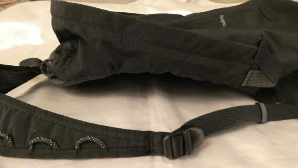 Bellroy Lite Daypack サイドから