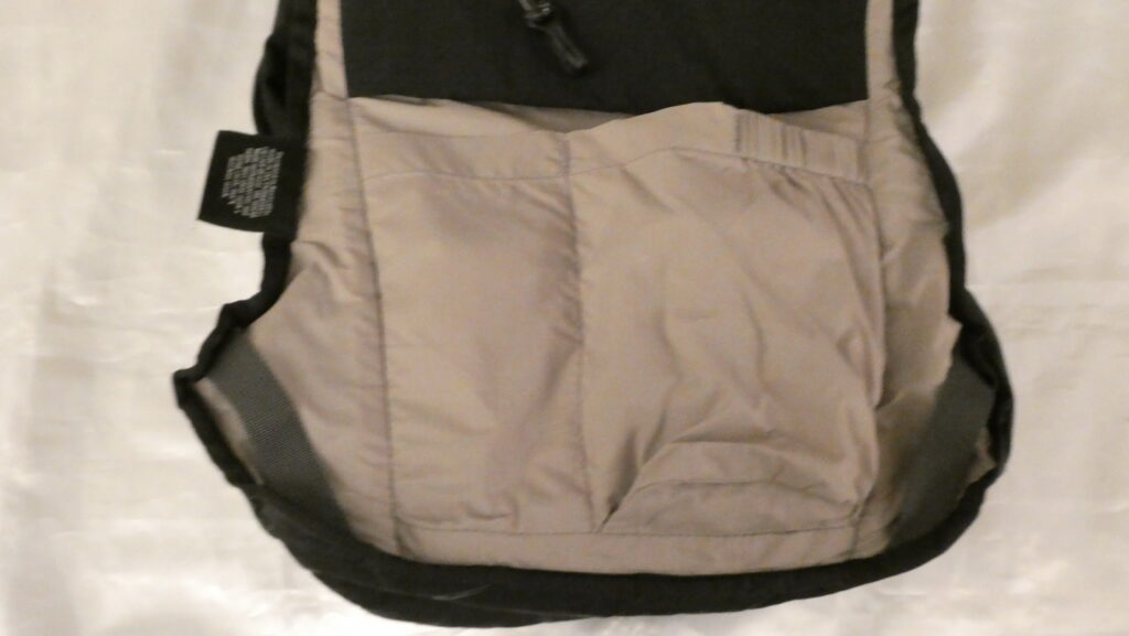 Bellroy Lite Daypack 背面ポケット