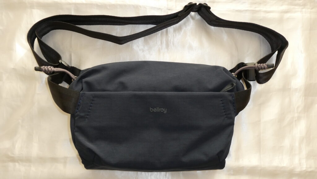 Bellroy Venture Sling 9Lの真正面（フラットな外観）
