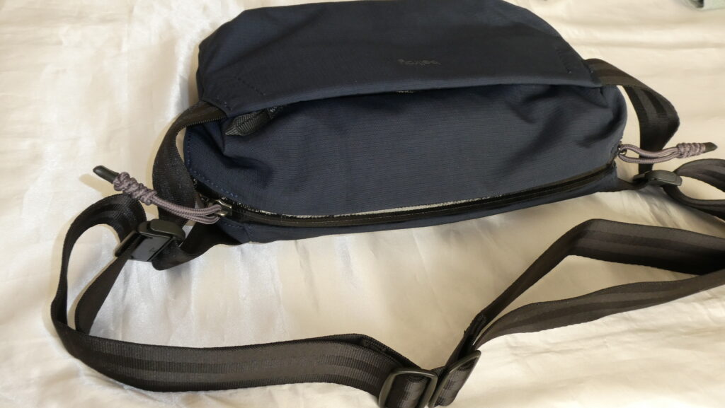 Bellroy Venture Sling 9Lの上部側面（厚み）