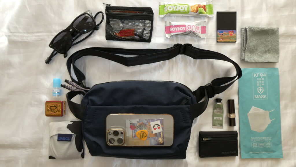 Bellroy Venture Sling 9Lと内容物（容量イメージ）