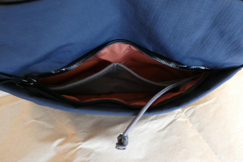 Bellroy Venture Sling 9L フロントポケット内部
