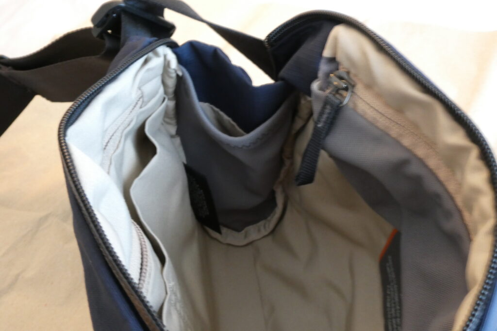 Bellroy Venture Sling 9L 内部・上から見た様子