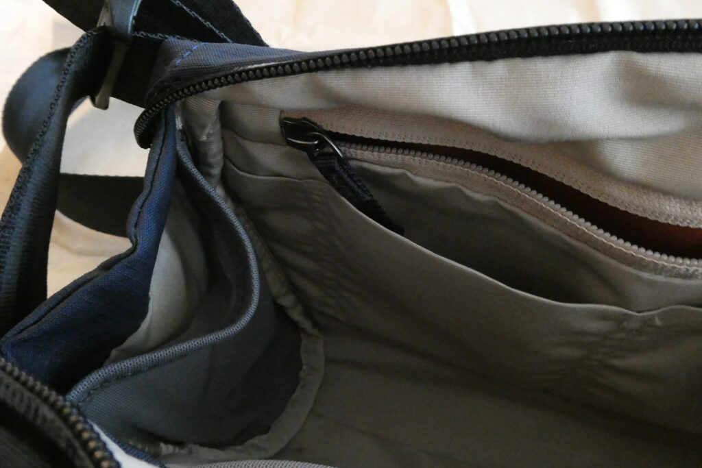 Bellroy Venture Sling 9L 内部・ペンスロット