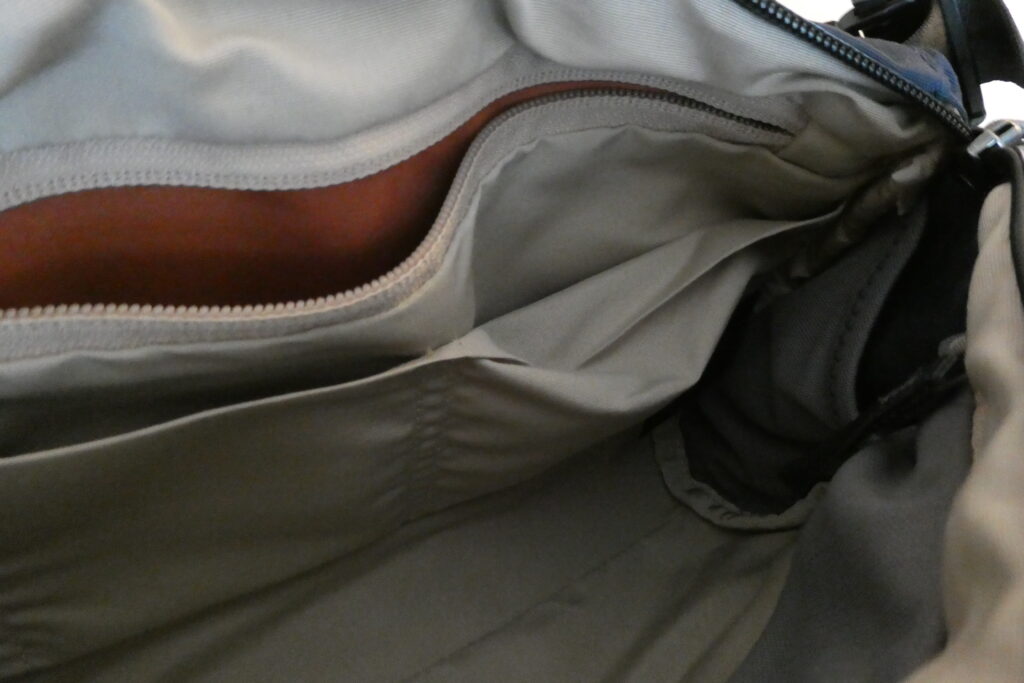 Bellroy Venture Sling 9L 内部・内ポケット生地感