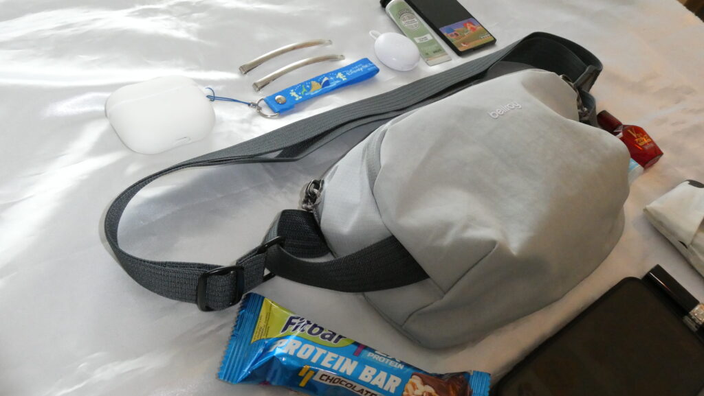 Bellroy Venture Ready Sling 2.5L 斜めから