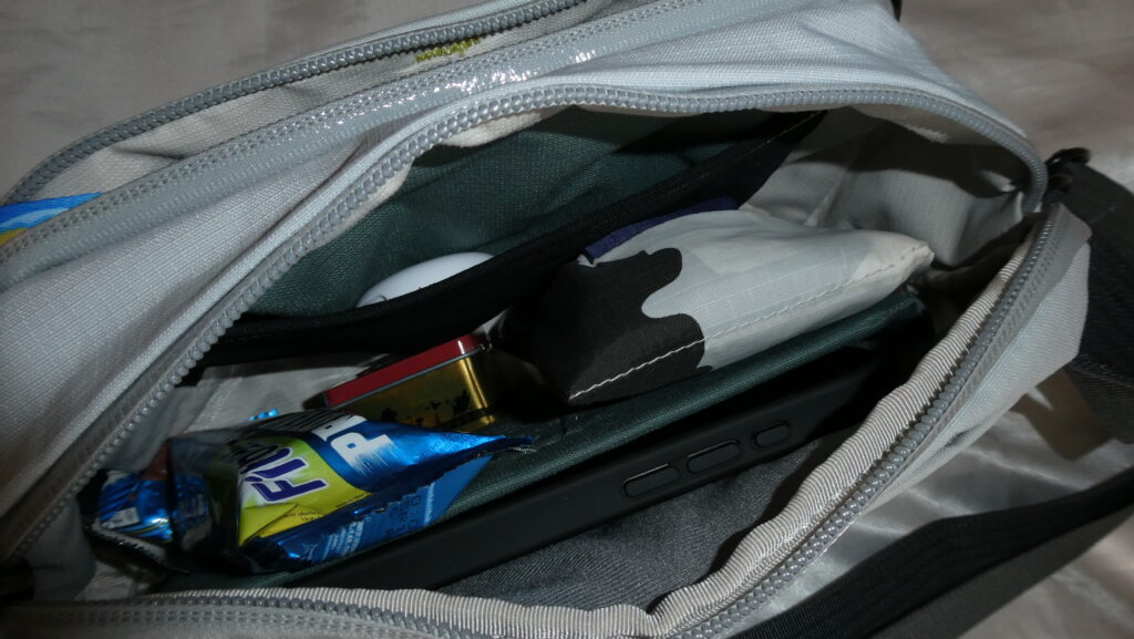 Bellroy Venture Ready Sling 2.5L 内ポケット