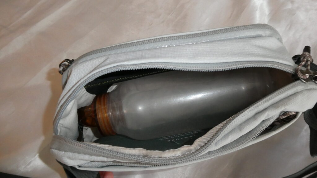 Bellroy Venture Ready Sling 2.5L 500mlボトル